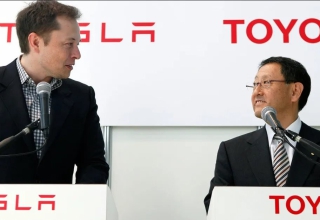 Toyota thừa nhận: Không phải cứ sản xuất được ô tô là làm được xe điện, bí quyết 50 năm bị thách thức bởi triết lý sản xuất xe như ‘làm iPhone’ của Elon Musk