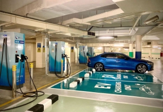 Singapore nới quy định lắp sạc xe điện tại chung cư