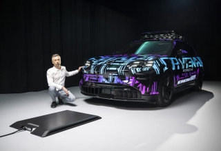 Công nghệ sạc không dây của Porsche giúp sạc xe như sạc điện thoại