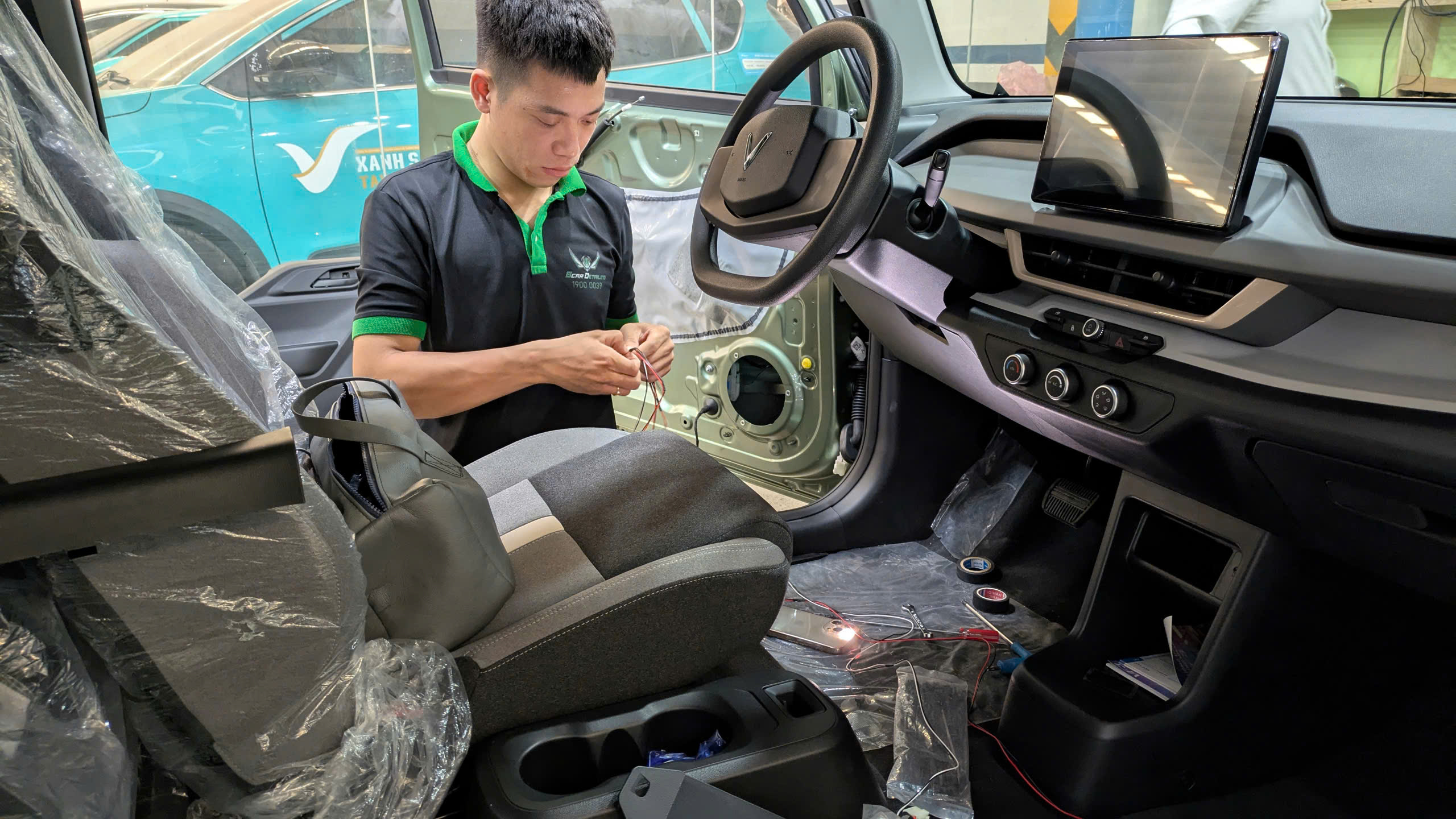 KTV tại Đỗ Anh Auto đang tác nâng cấp ghế điện